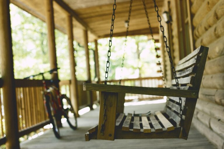 5 Ways How Porch Swings Enhance Your Living Space