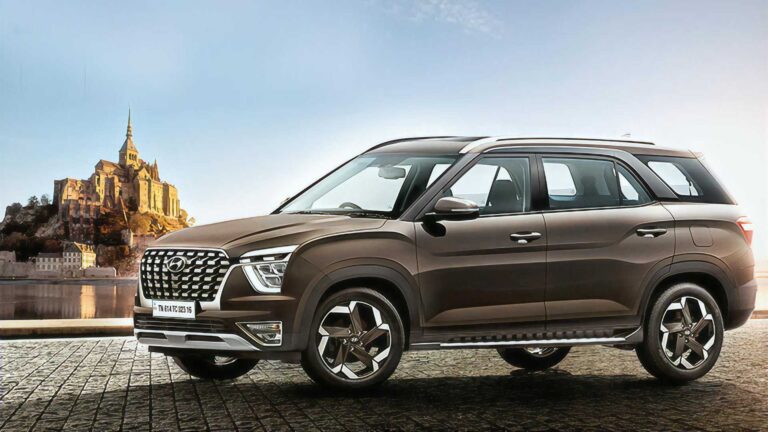 Why is Renting a 7 Seater SUV in Dubai Perfect for Group Vacations?