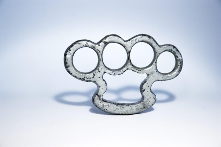 How Brass Knuckles Are Used: Function, Safety, and Risks