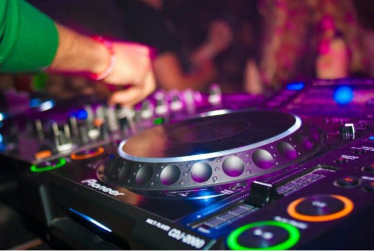 Live DJ Service vs. Playlist: Why the Pro Wins Every Time