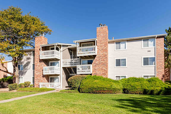 Commuter-Ready: Apartments Near Raytheon Technologies in Aurora, CO